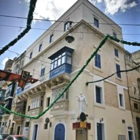 No 60, 2nd Floor, Centrally Located, Fully Equipped アパート *