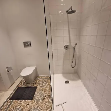 Apartment No 60, 2nd Floor, Centrally Located, Fully Equipped